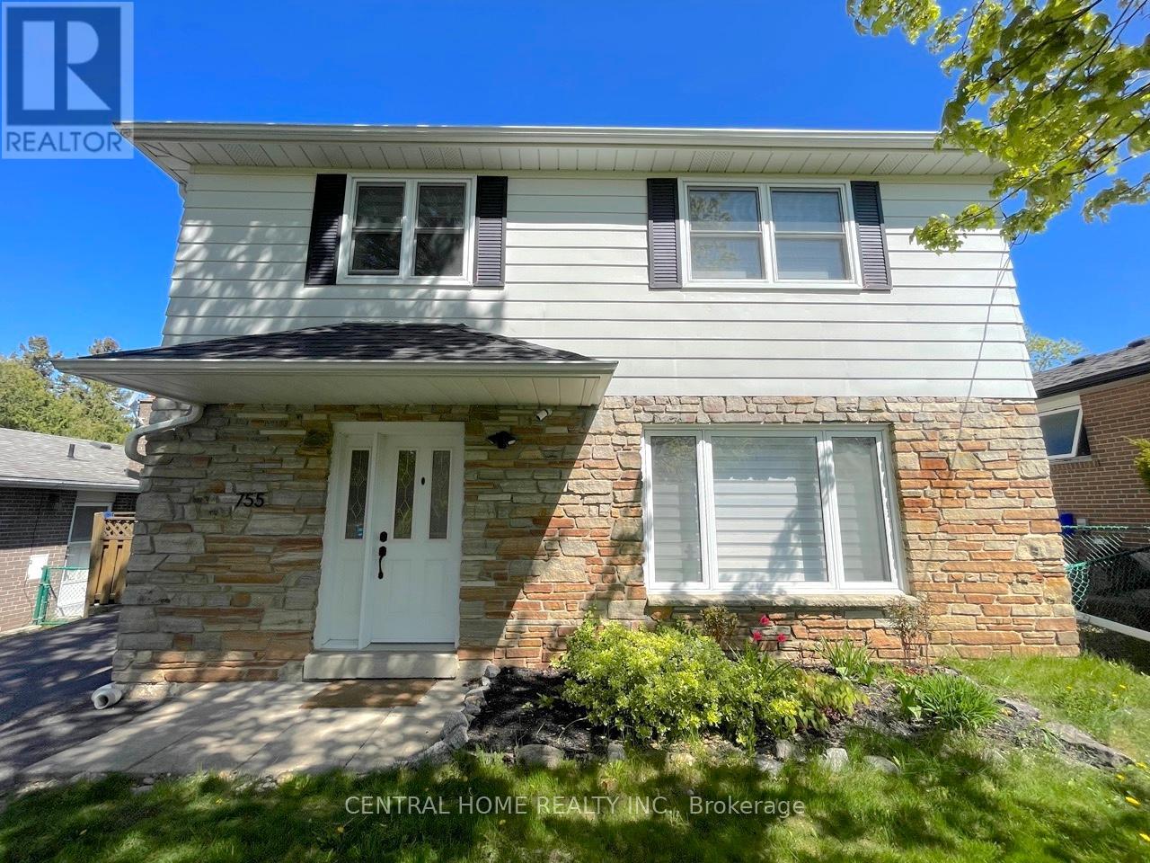 Photo 2 of 755 Botany Hill Crescent, Newmarket ON