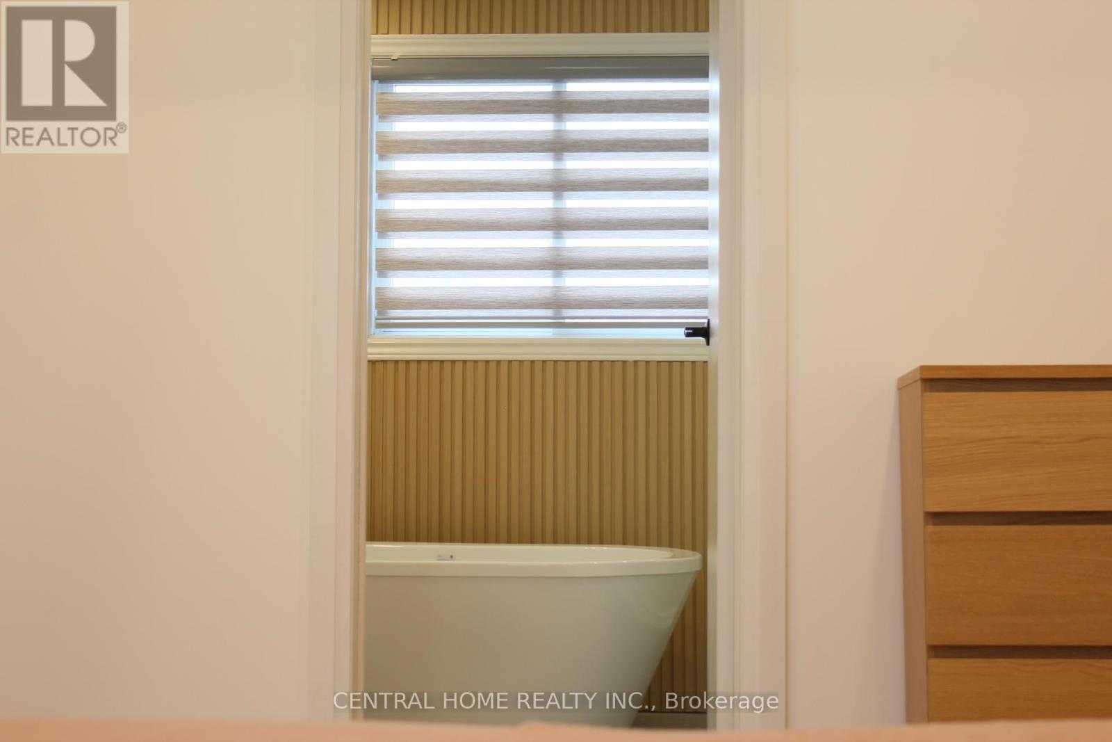 Photo 20 of 755 Botany Hill Crescent, Newmarket ON