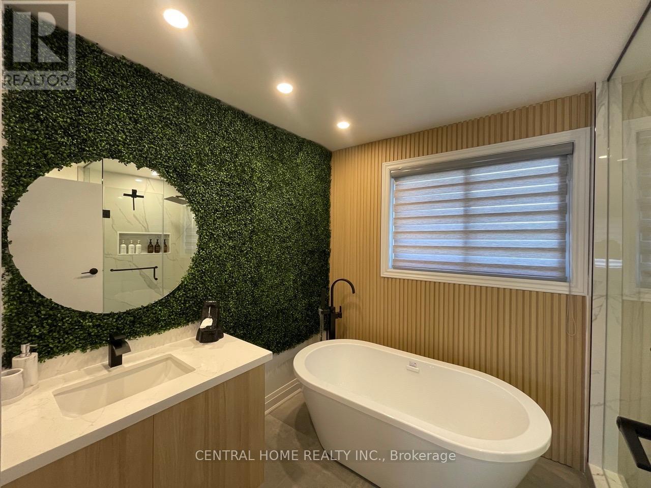 Photo 22 of 755 Botany Hill Crescent, Newmarket ON