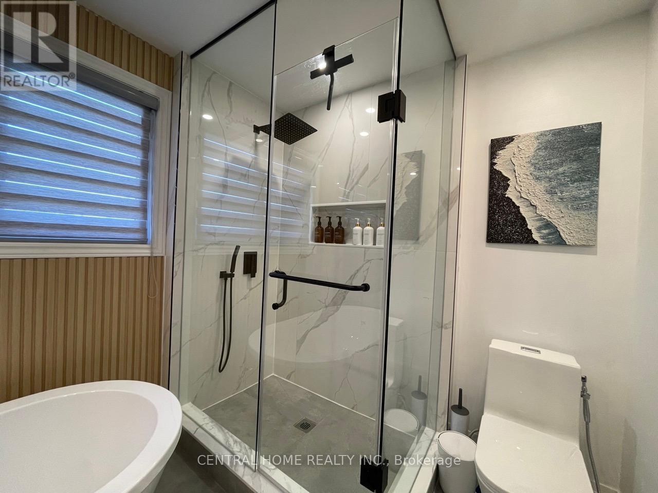 Photo 23 of 755 Botany Hill Crescent, Newmarket ON