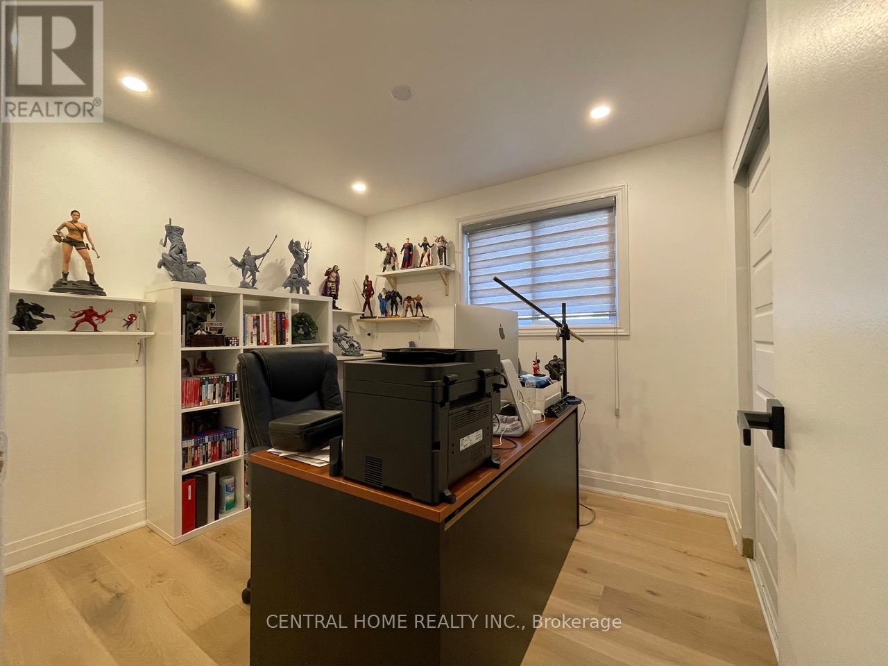 Photo 26 of 755 Botany Hill Crescent, Newmarket ON