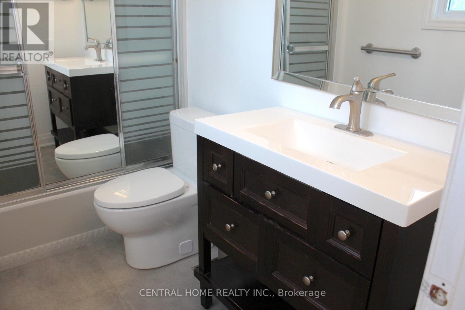 Photo 30 of 755 Botany Hill Crescent, Newmarket ON