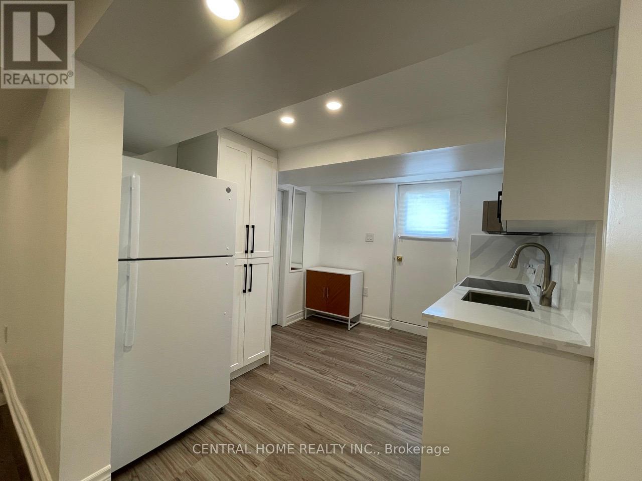 Photo 33 of 755 Botany Hill Crescent, Newmarket ON