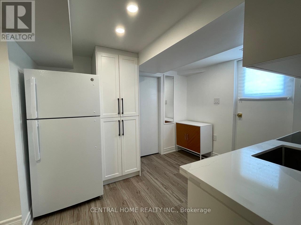 Photo 35 of 755 Botany Hill Crescent, Newmarket ON