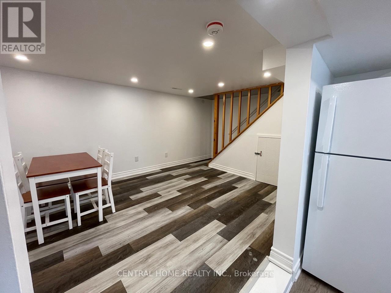 Photo 36 of 755 Botany Hill Crescent, Newmarket ON