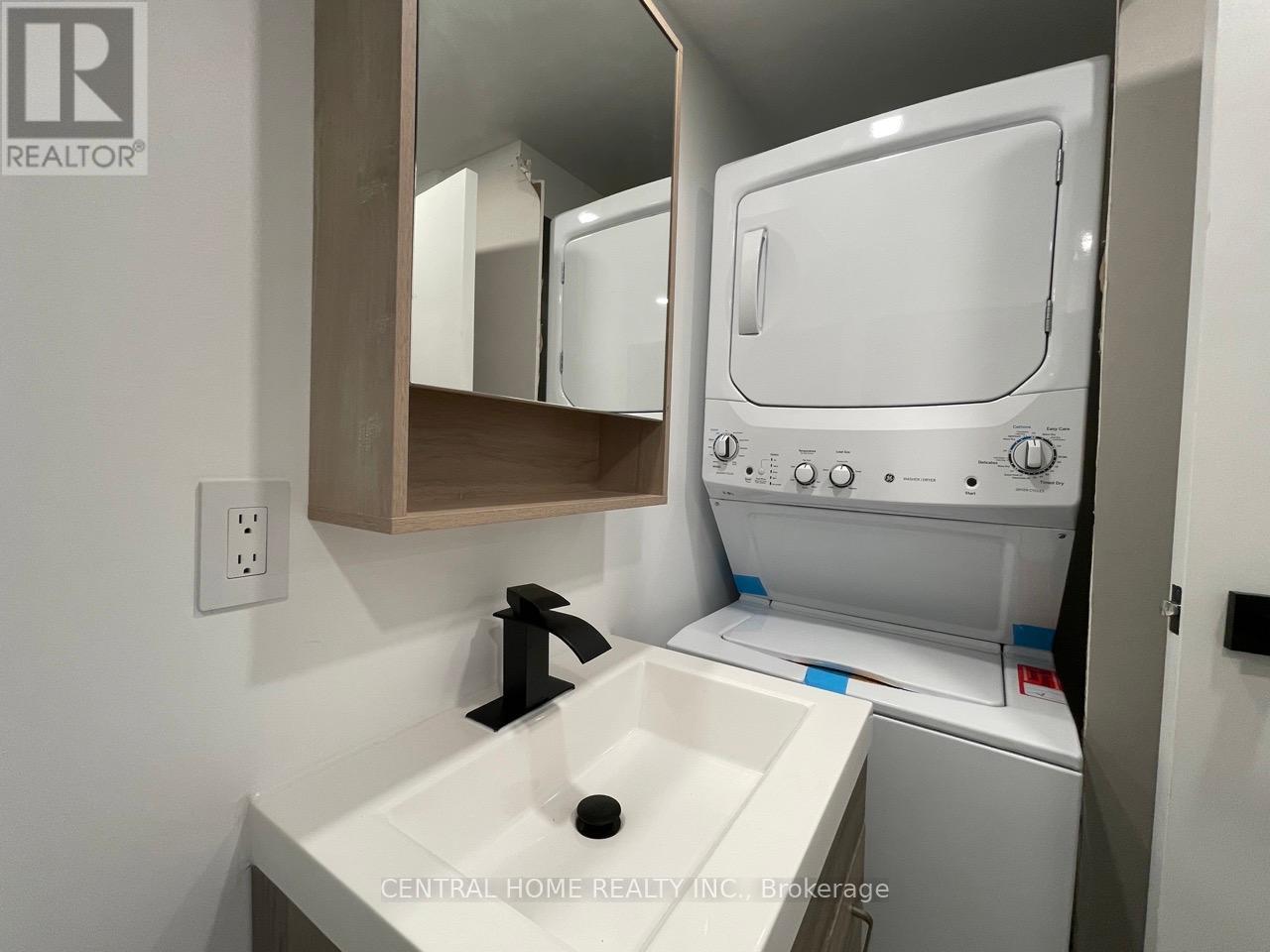 Photo 38 of 755 Botany Hill Crescent, Newmarket ON