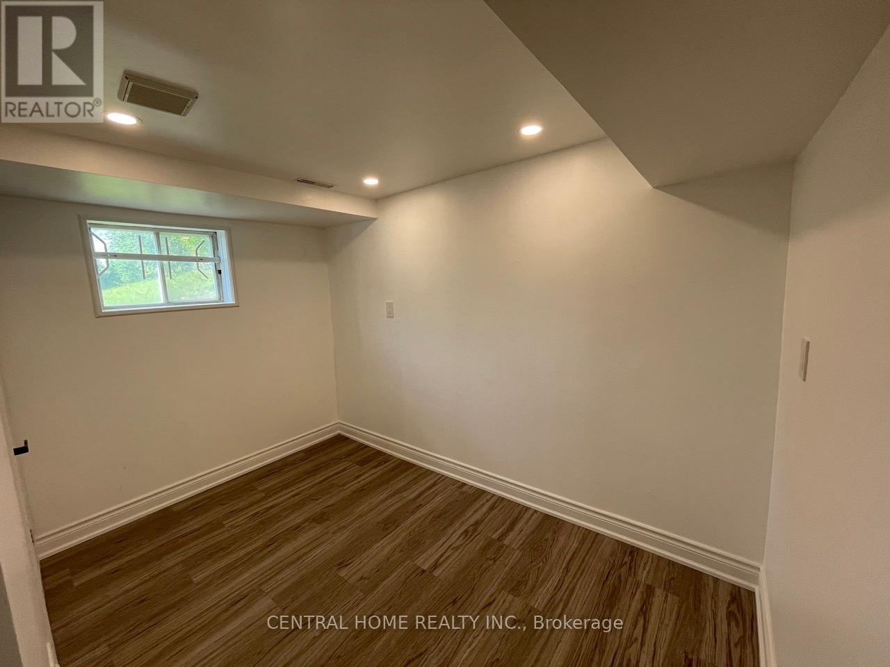 Photo 40 of 755 Botany Hill Crescent, Newmarket ON