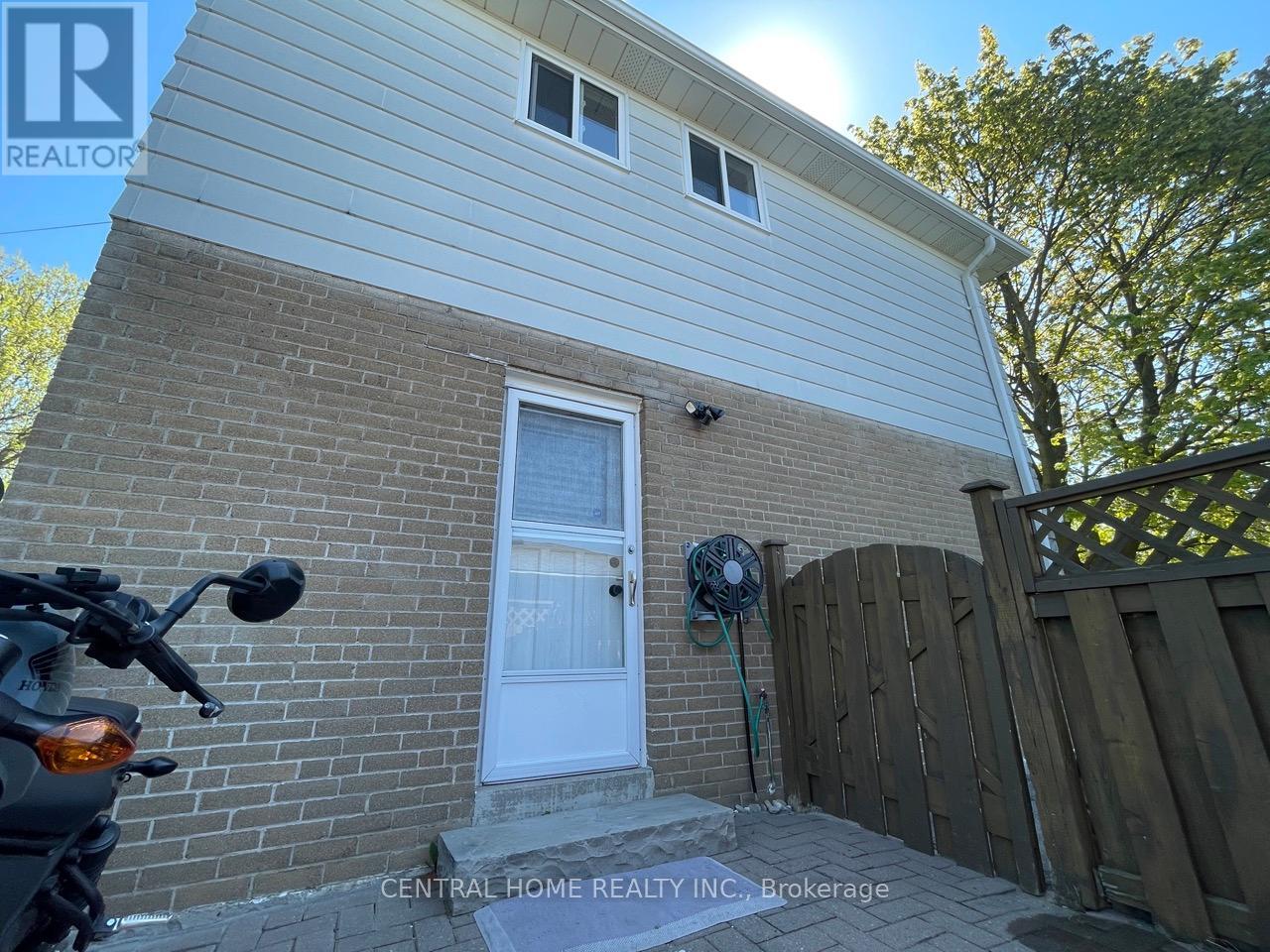 Photo 42 of 755 Botany Hill Crescent, Newmarket ON