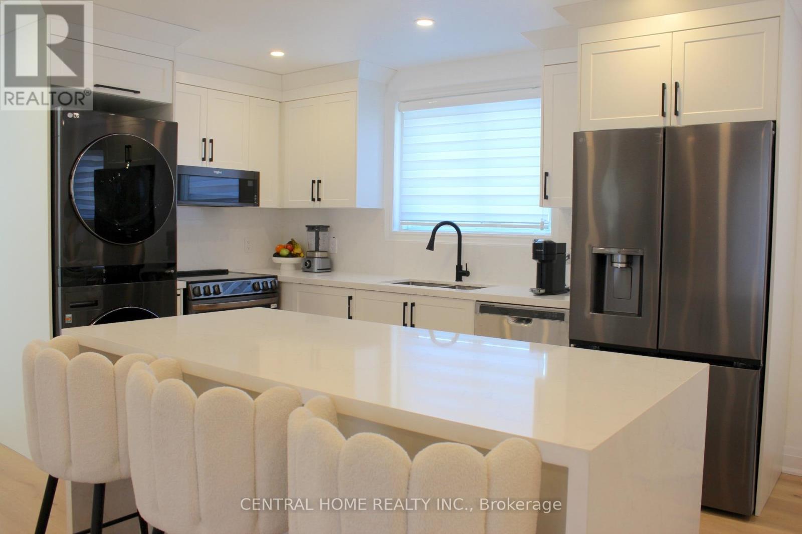 Photo 8 of 755 Botany Hill Crescent, Newmarket ON