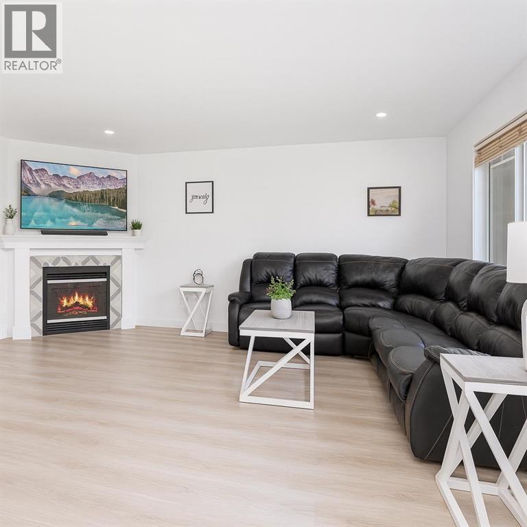 Photo 9 of 185 Coopers Close, Airdrie AB