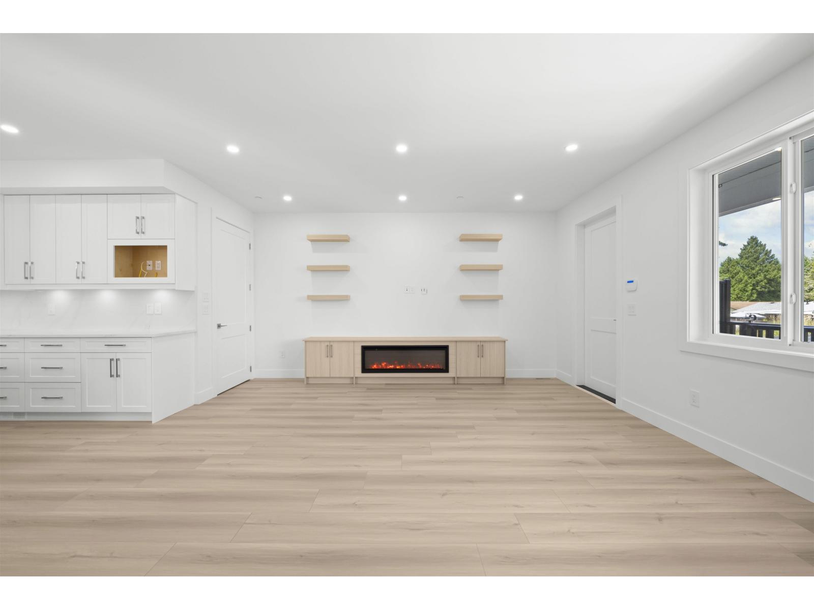 Photo 4 of 2 26725 Fraser Highway, Langley BC