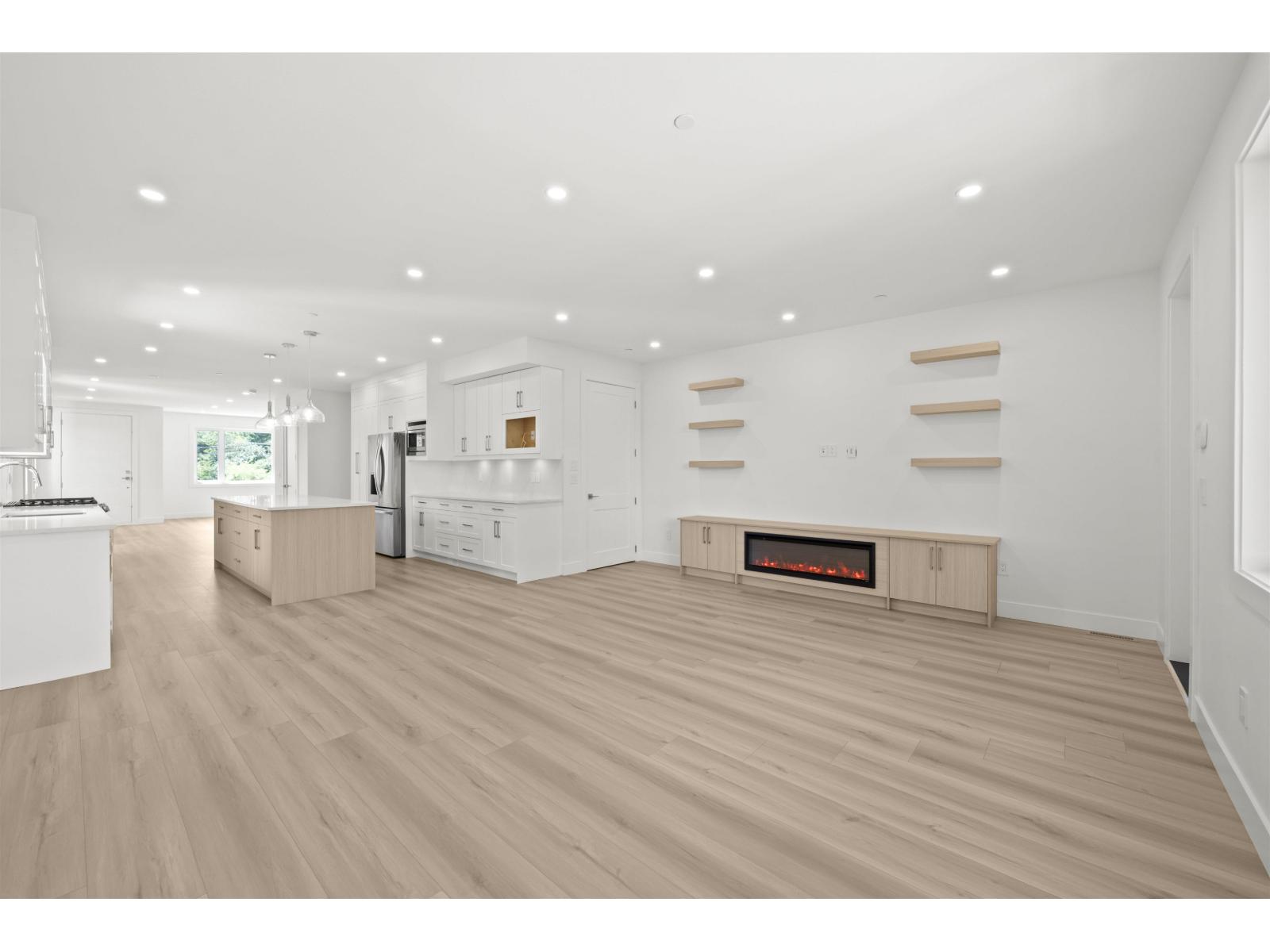 Photo 5 of 2 26725 Fraser Highway, Langley BC