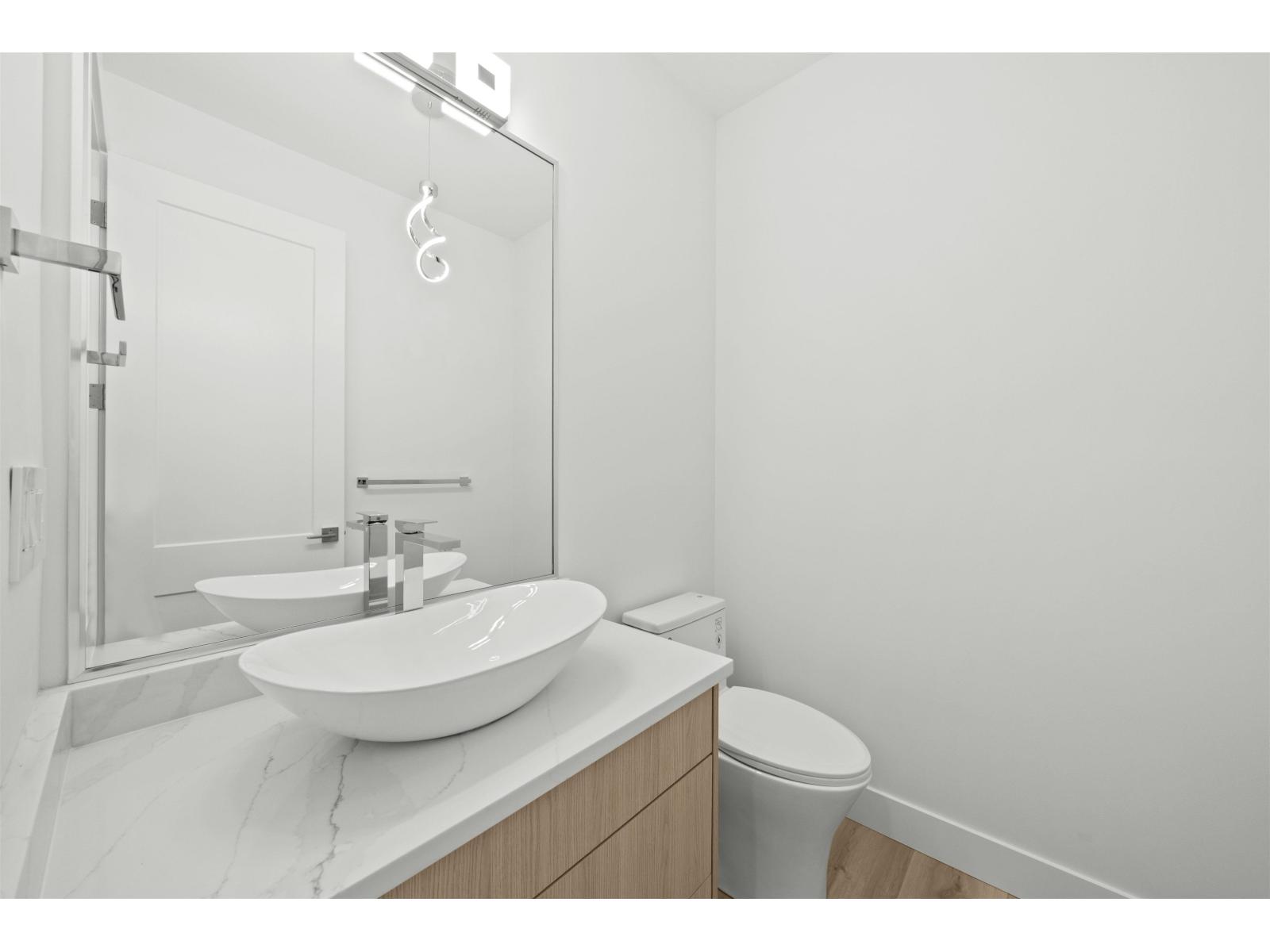 Photo 10 of 2 26725 Fraser Highway, Langley BC