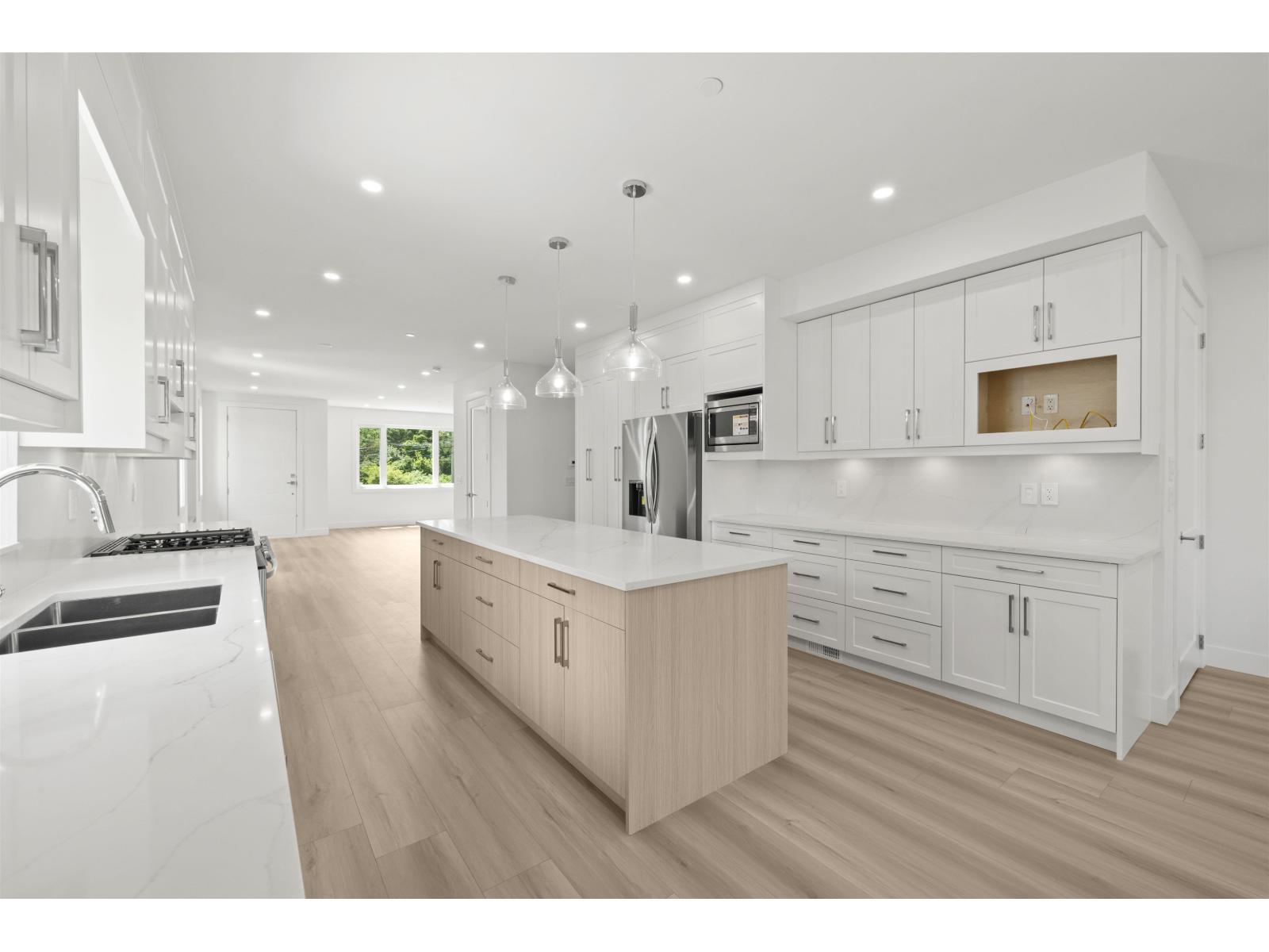 Photo 8 of 2 26725 Fraser Highway, Langley BC