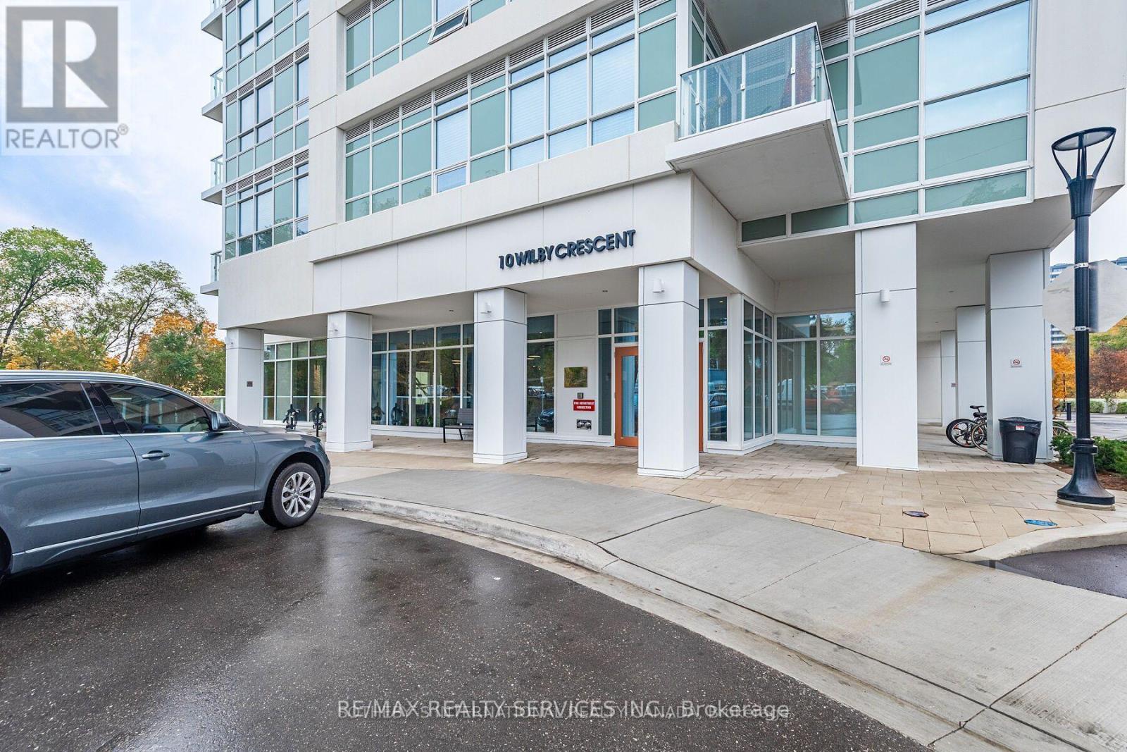 Photo 1 of 106 10 Wilby Crescent, Toronto ON