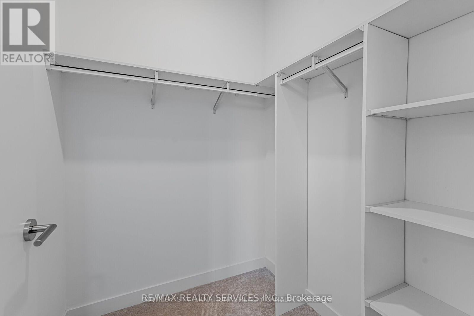 Photo 10 of 106 10 Wilby Crescent, Toronto ON