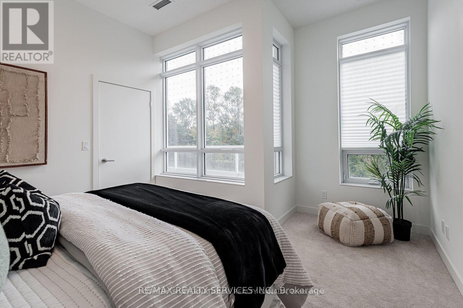 Photo 11 of 106 10 Wilby Crescent, Toronto ON