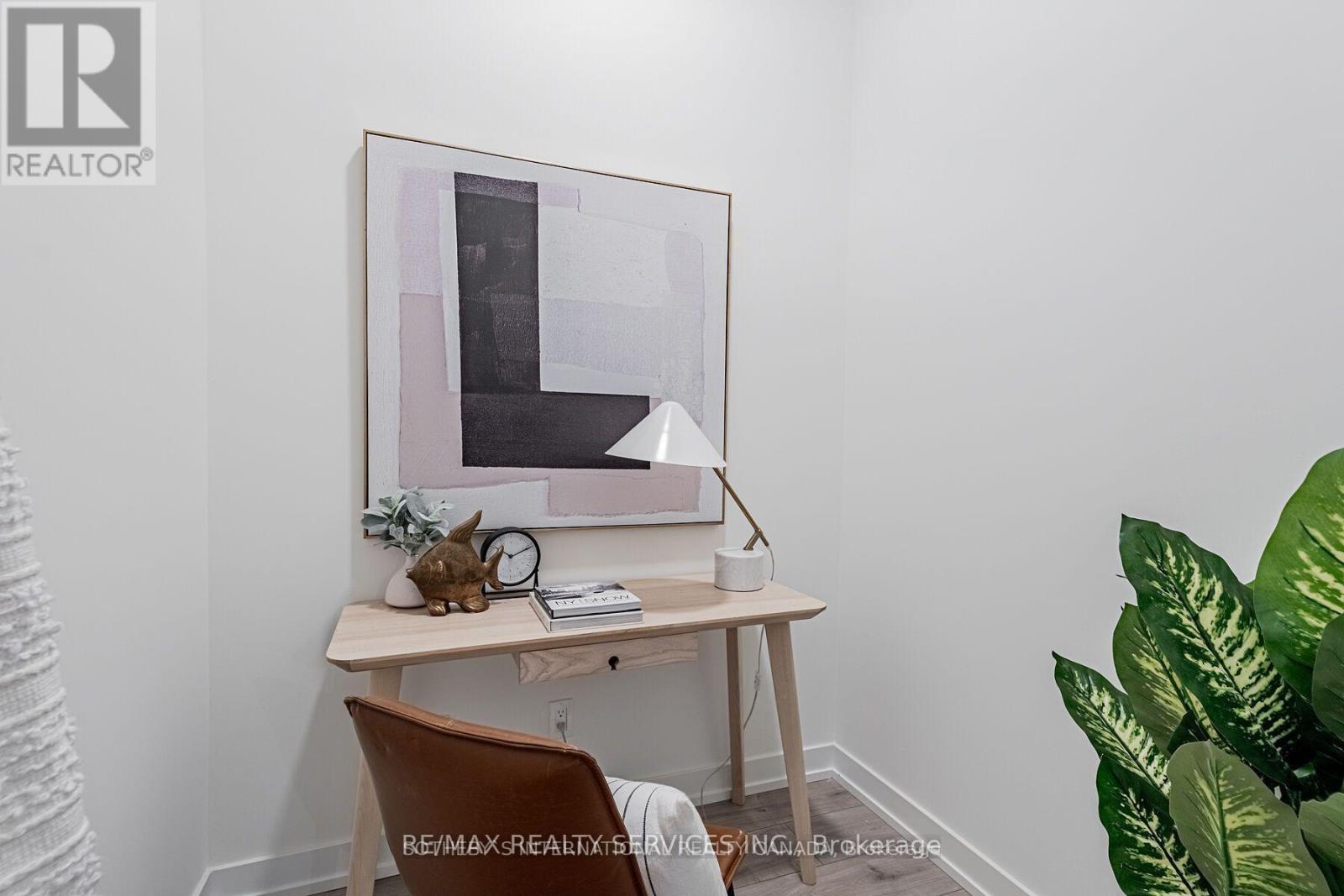 Photo 13 of 106 10 Wilby Crescent, Toronto ON