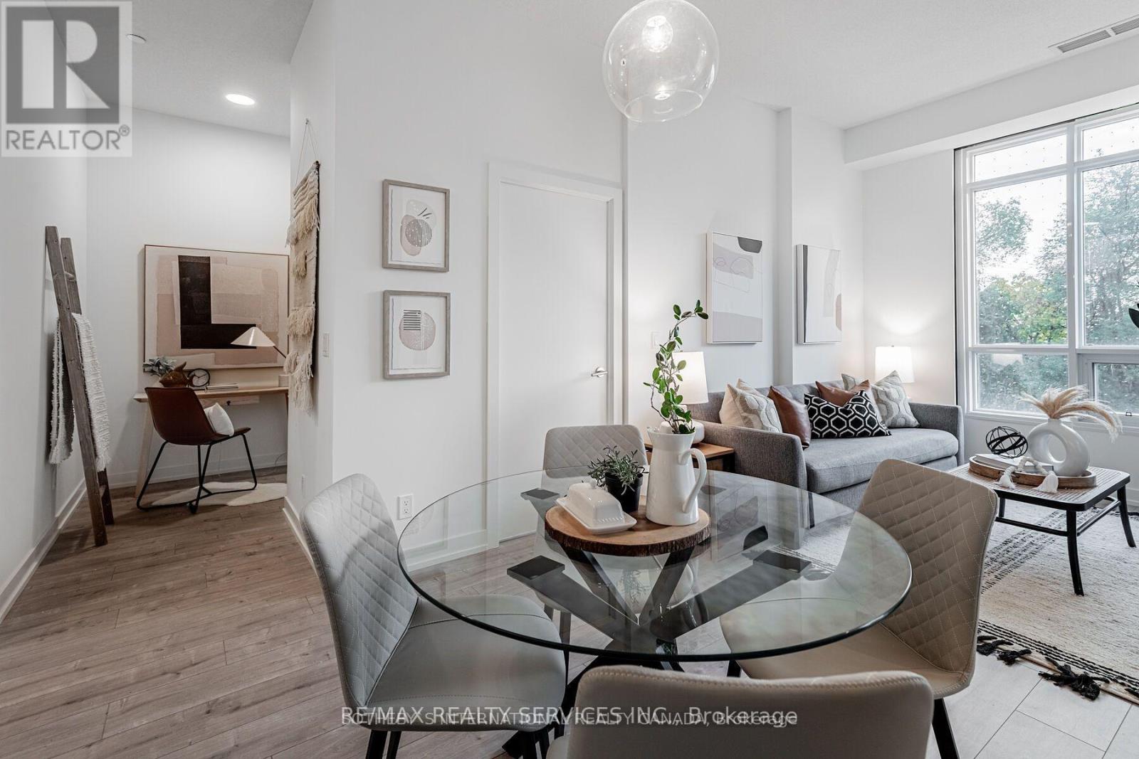 Photo 14 of 106 10 Wilby Crescent, Toronto ON