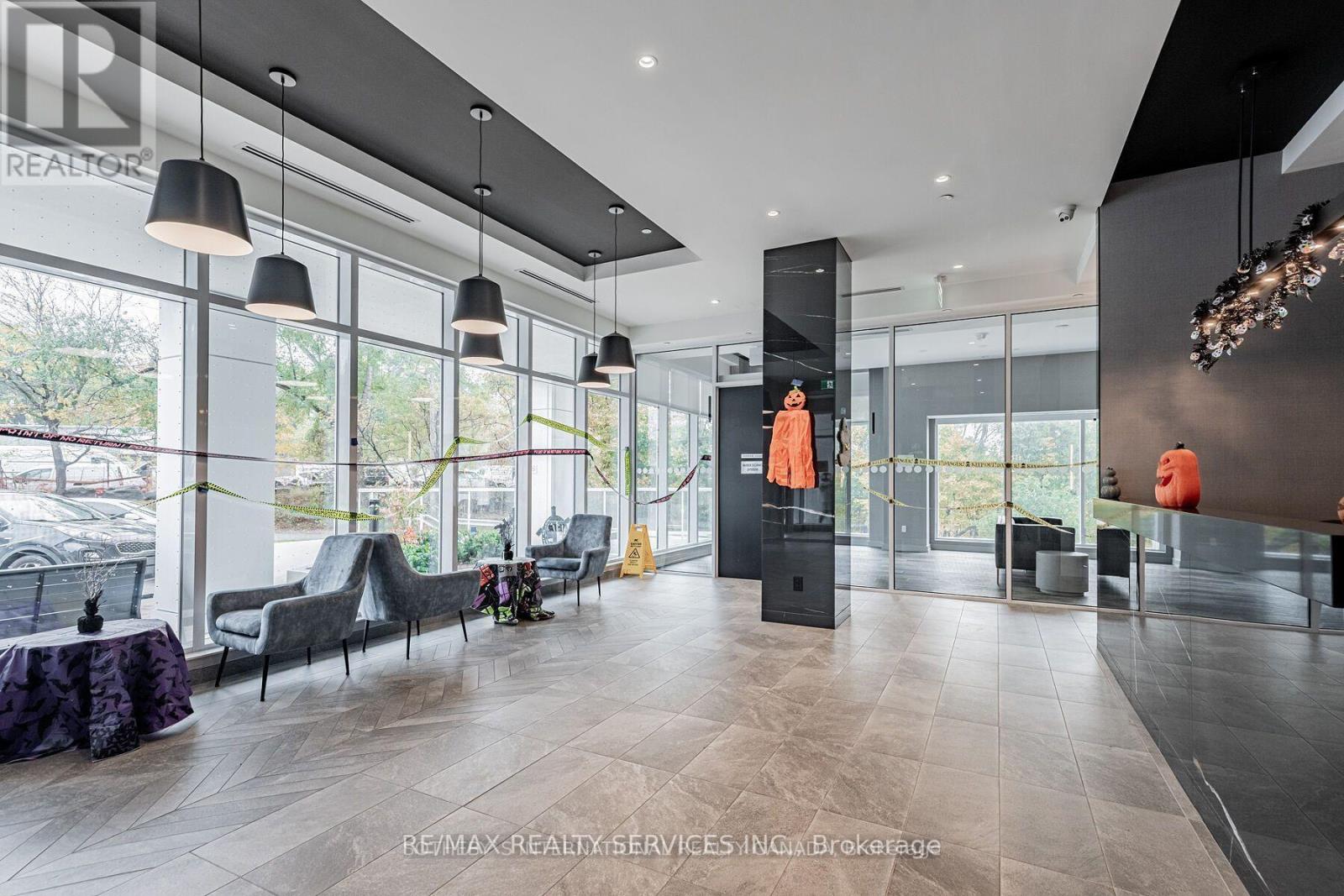Photo 2 of 106 10 Wilby Crescent, Toronto ON