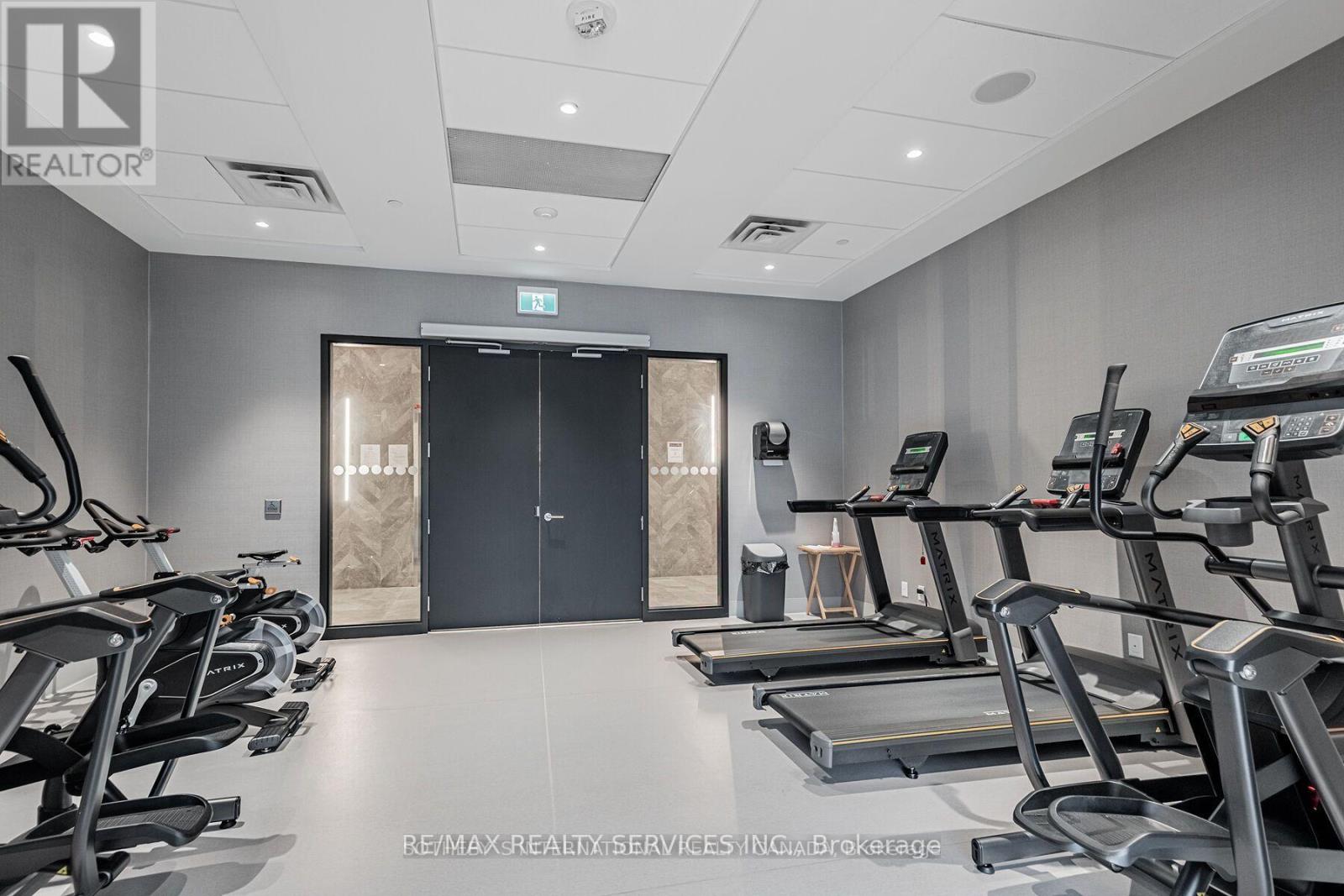 Photo 3 of 106 10 Wilby Crescent, Toronto ON