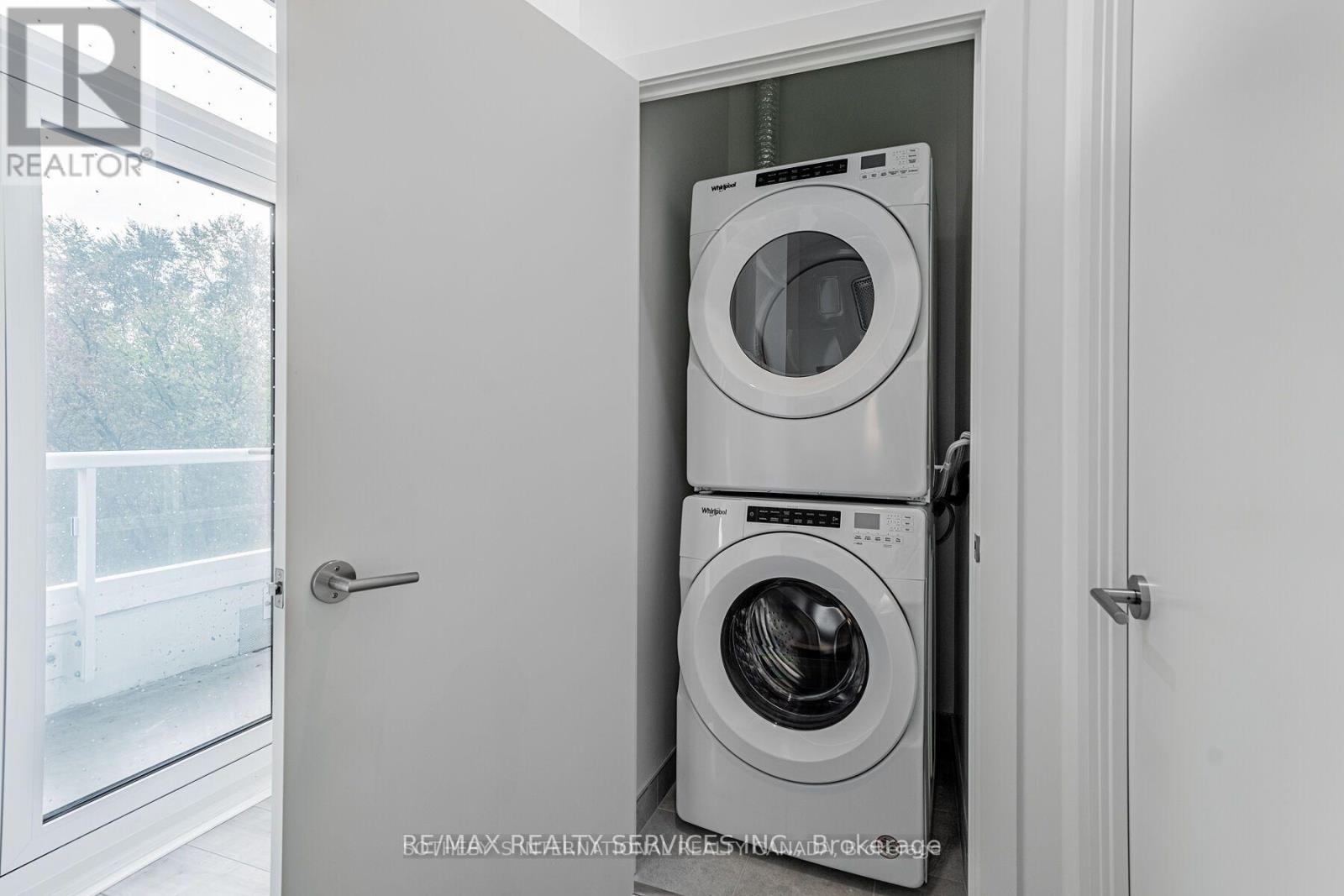 Photo 7 of 106 10 Wilby Crescent, Toronto ON