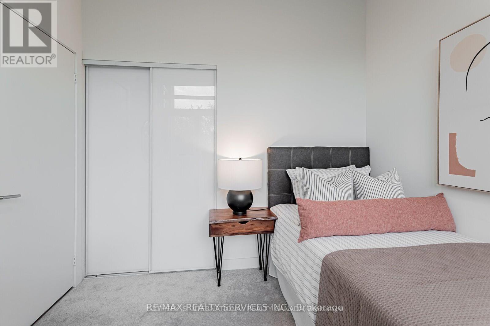Photo 9 of 106 10 Wilby Crescent, Toronto ON