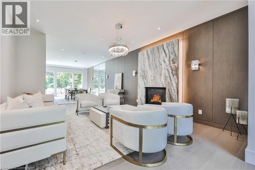 Photo 2 of 2250 Chancery Lane W, Oakville ON