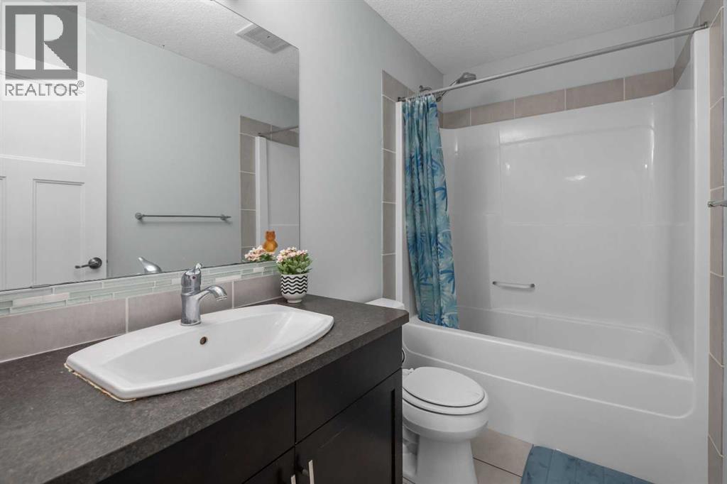 Photo 20 of 1251 New Brighton Park Se, Calgary AB
