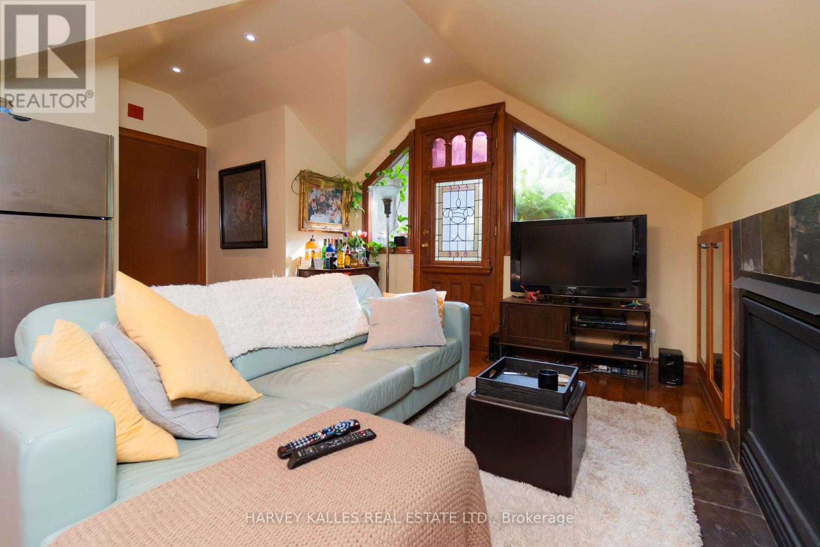 Photo 10 of 5 37 Metcalfe Street, Toronto ON