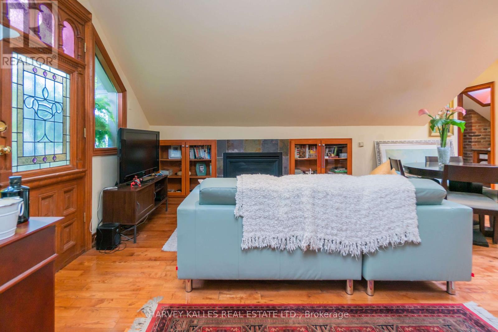 Photo 11 of 5 37 Metcalfe Street, Toronto ON
