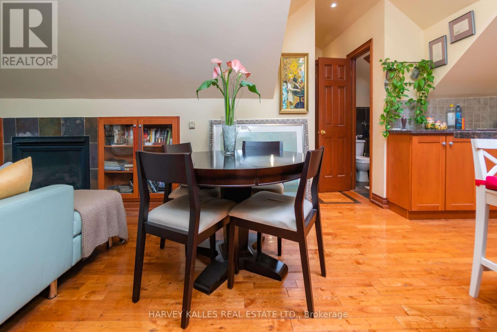 Photo 17 of 5 37 Metcalfe Street, Toronto ON
