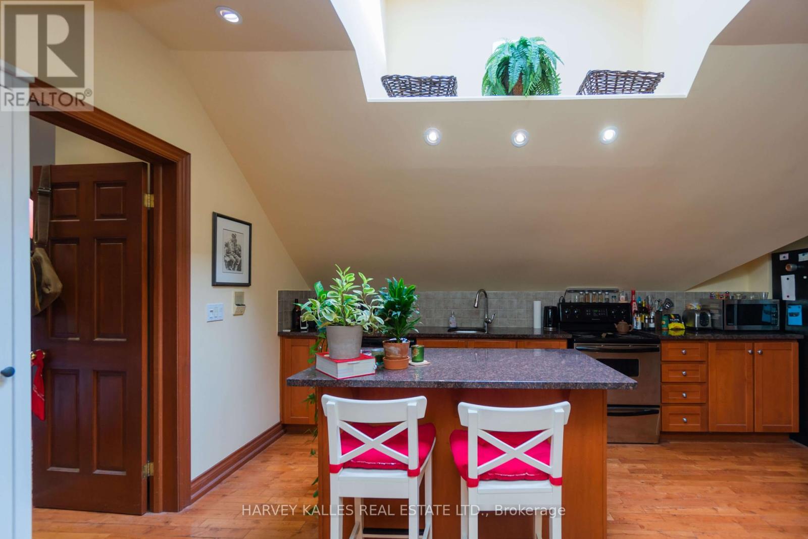Photo 19 of 5 37 Metcalfe Street, Toronto ON