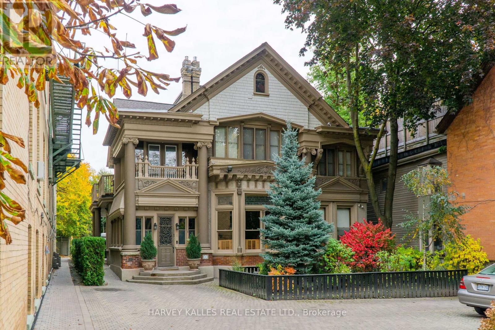 Photo 2 of 5 37 Metcalfe Street, Toronto ON