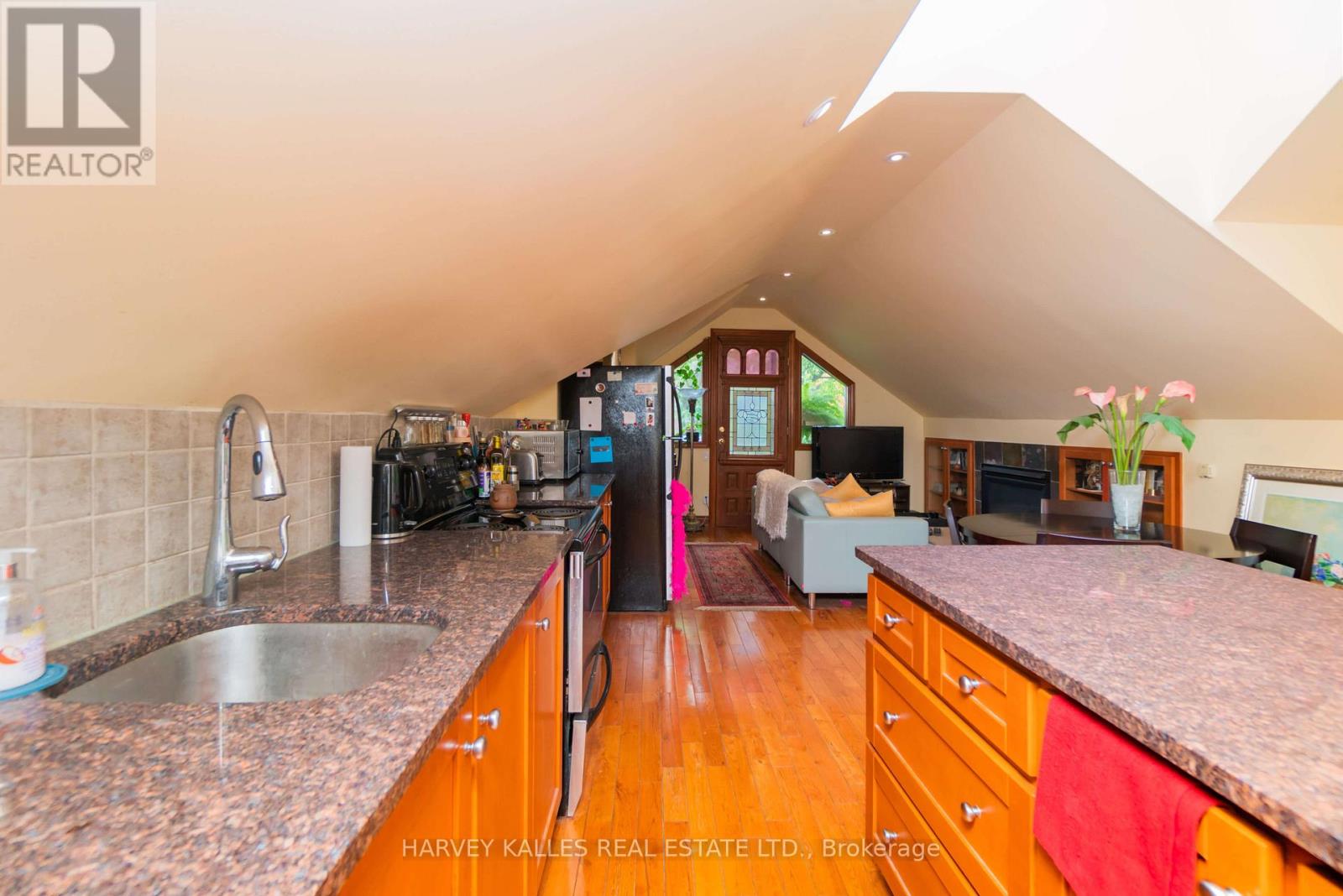 Photo 23 of 5 37 Metcalfe Street, Toronto ON
