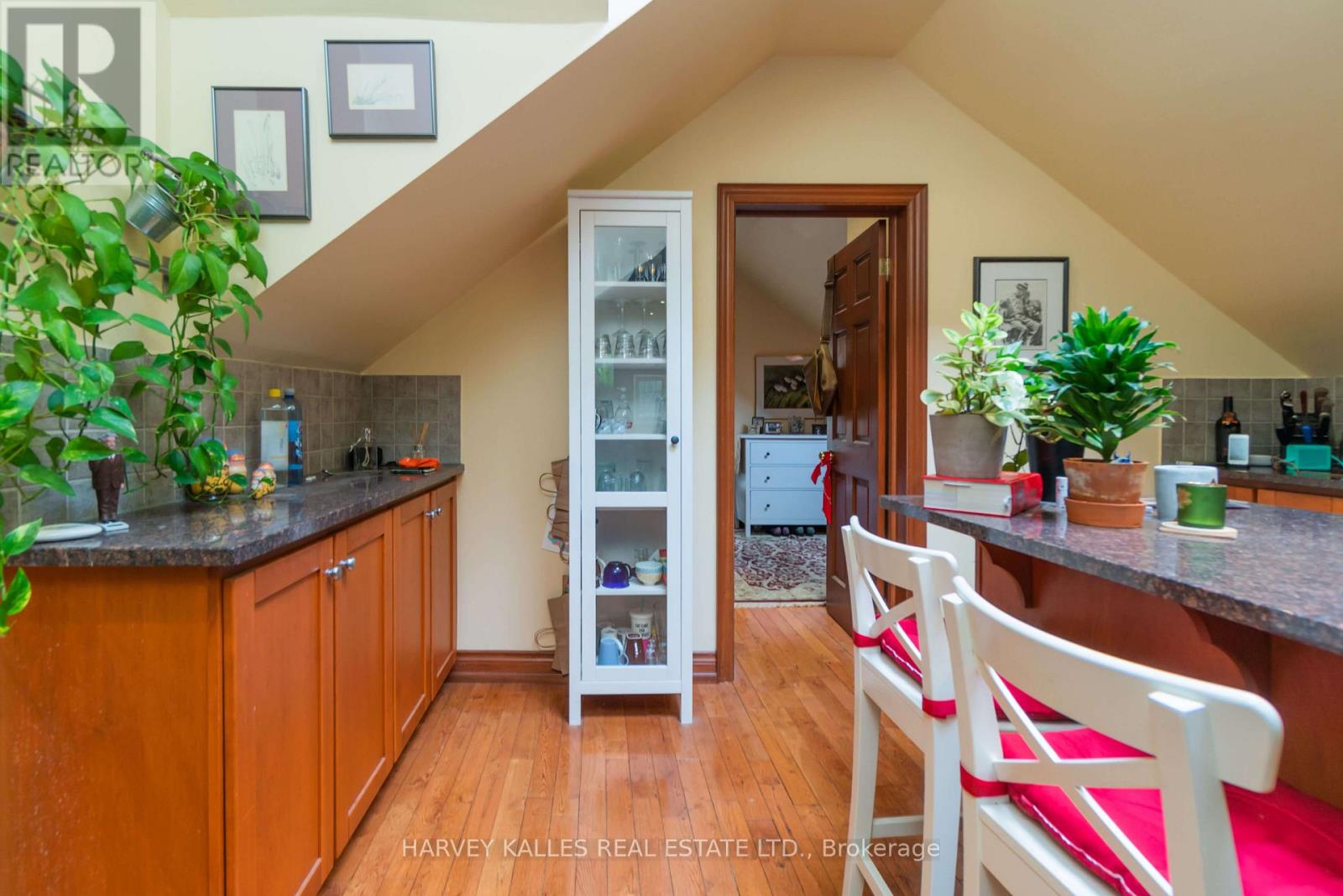 Photo 24 of 5 37 Metcalfe Street, Toronto ON