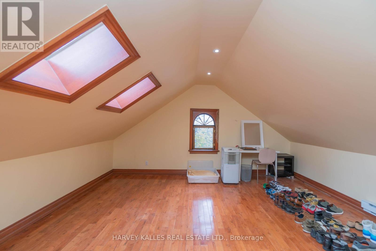 Photo 25 of 5 37 Metcalfe Street, Toronto ON