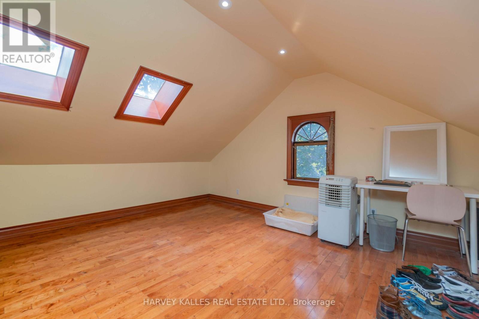 Photo 26 of 5 37 Metcalfe Street, Toronto ON