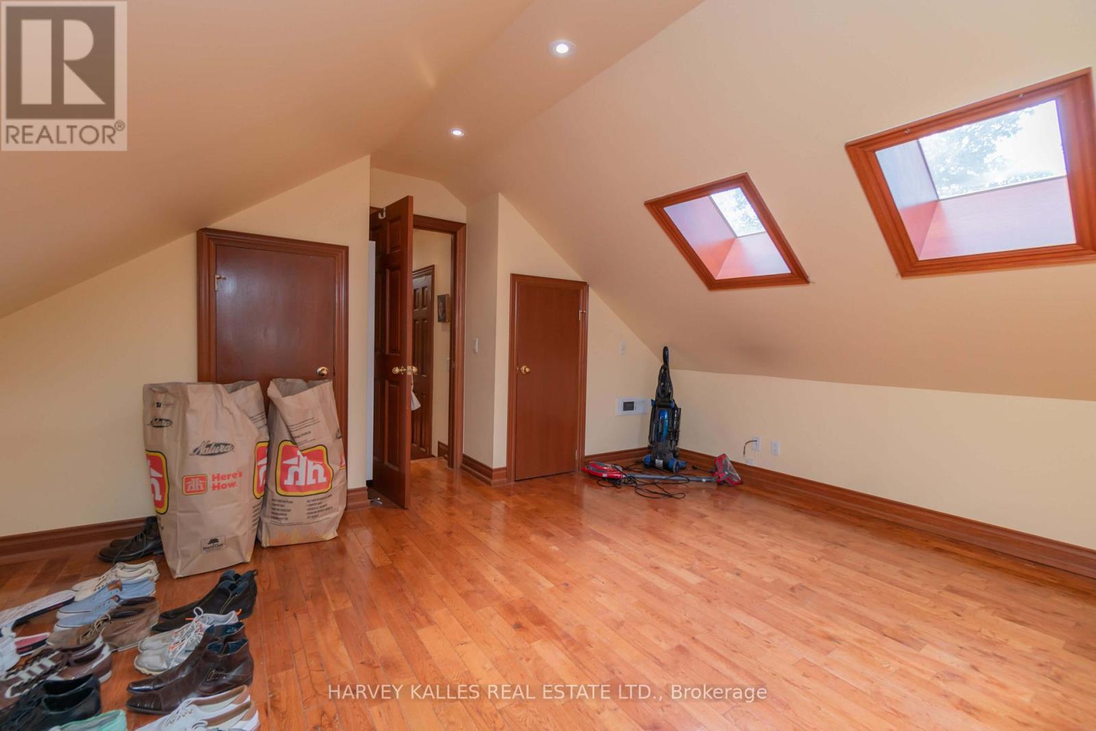 Photo 27 of 5 37 Metcalfe Street, Toronto ON