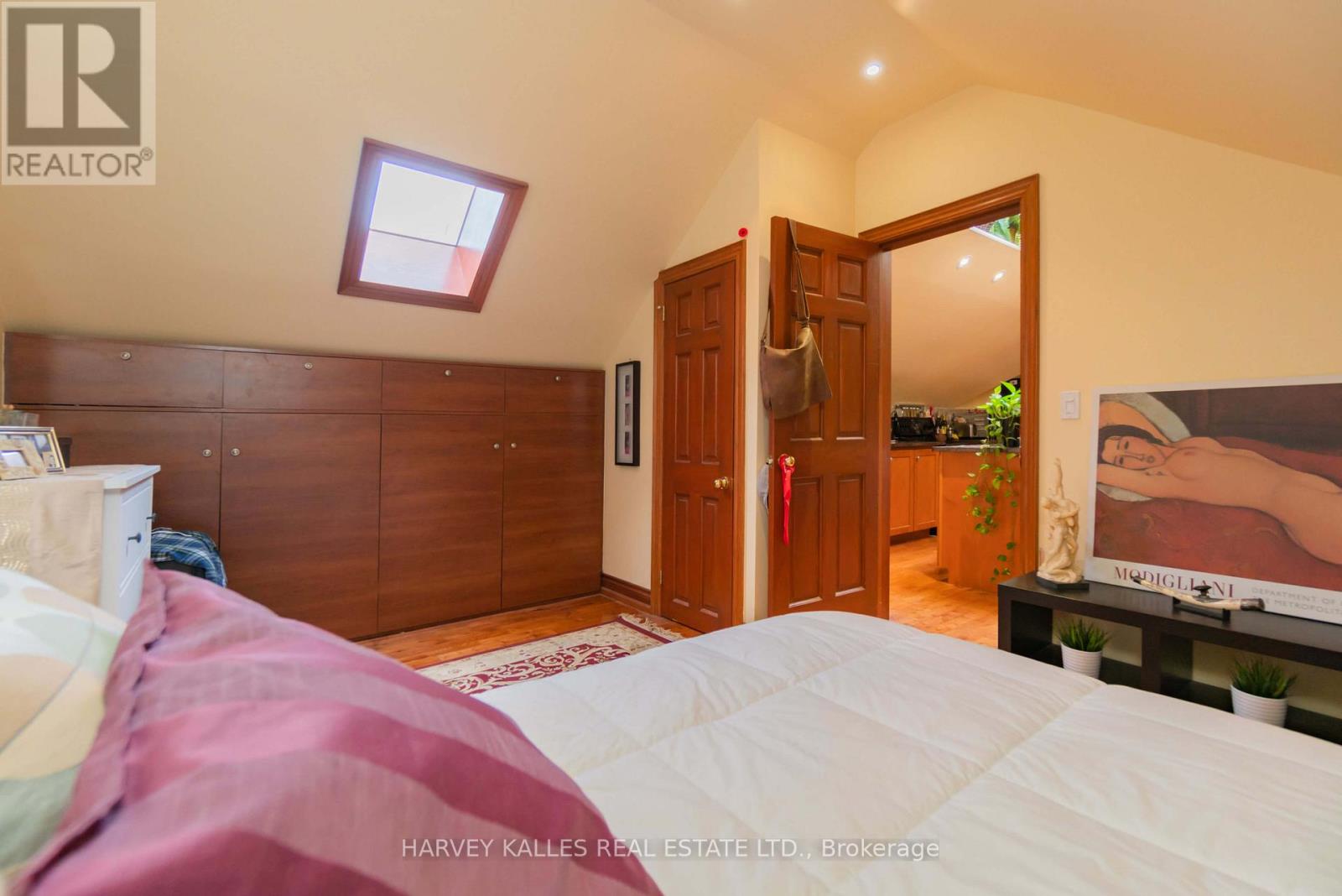 Photo 31 of 5 37 Metcalfe Street, Toronto ON