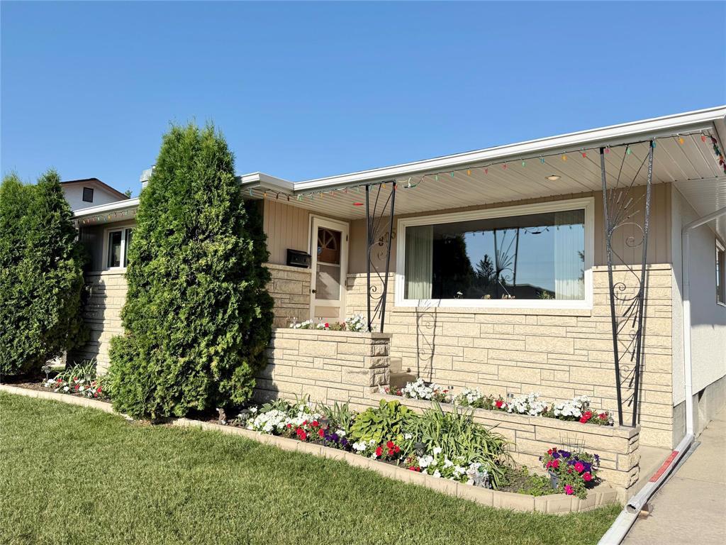 Photo 42 of 805 Parkdale Street, Winnipeg MB