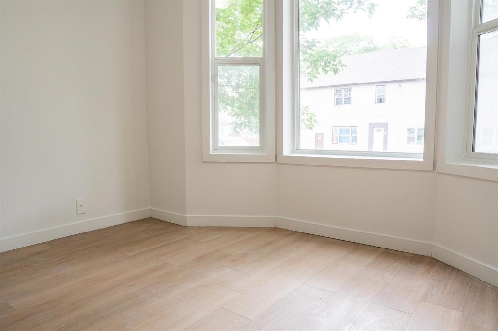 Photo 5 of 392 Salter Street, Winnipeg MB