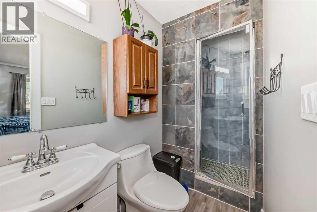 Photo 12 of 41 Edge Close, Red Deer AB