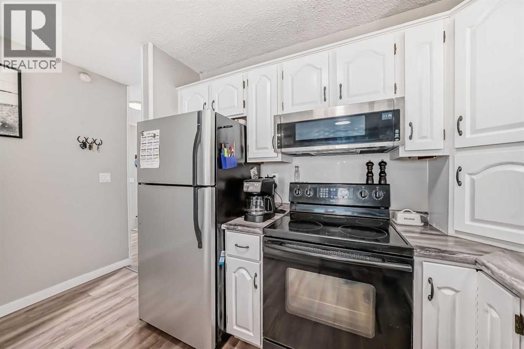 Photo 17 of 41 Edge Close, Red Deer AB