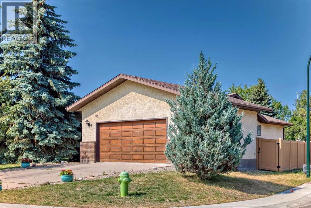 Photo 2 of 41 Edge Close, Red Deer AB