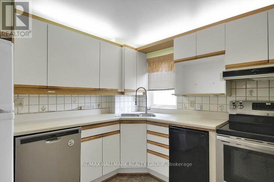 Photo 16 of 410 1081 Ambleside Drive, Ottawa ON