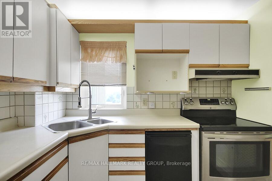 Photo 15 of 410 1081 Ambleside Drive, Ottawa ON