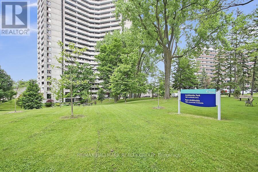 Photo 31 of 410 1081 Ambleside Drive, Ottawa ON