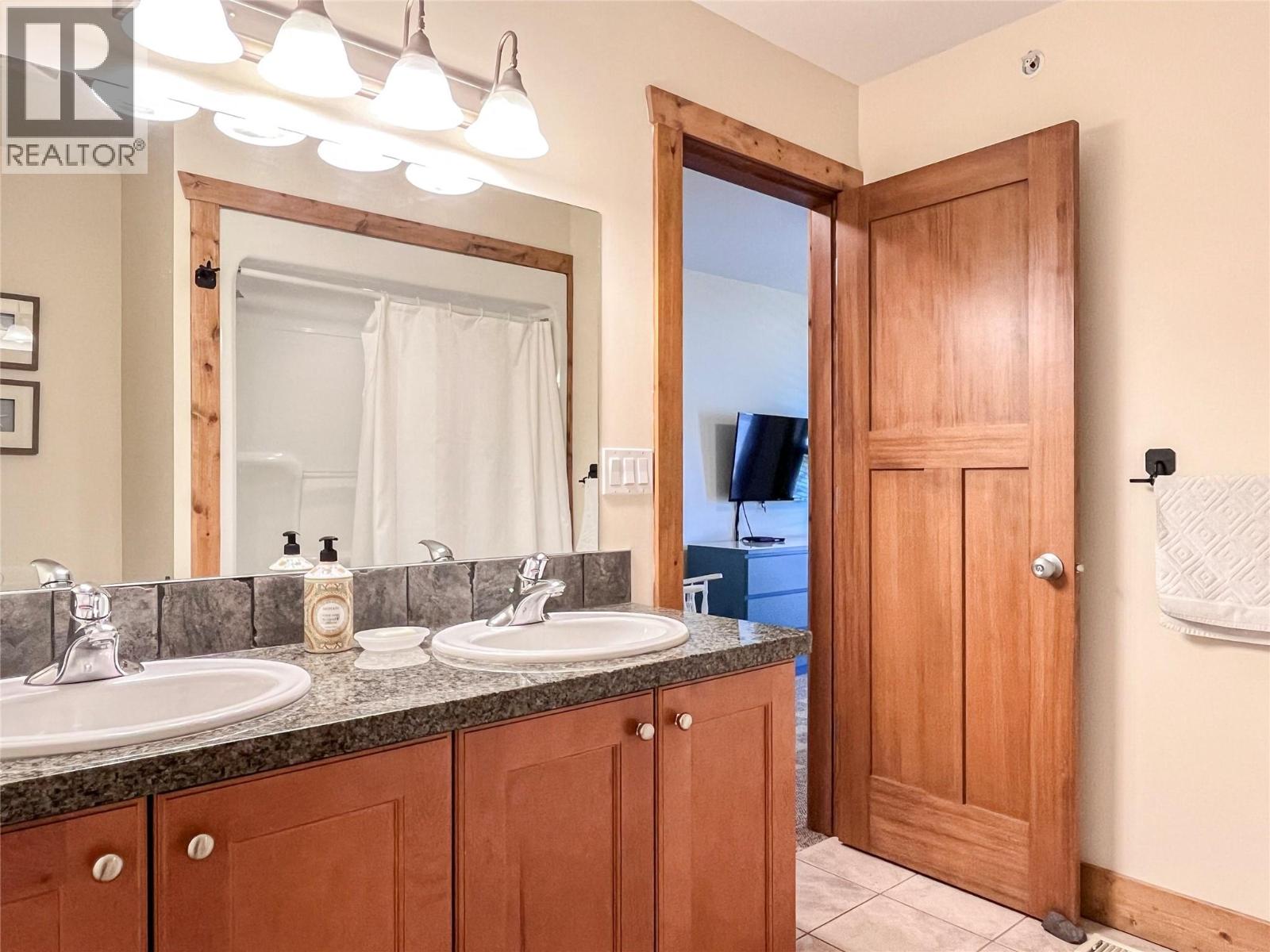 5401 LAKESHORE Drive Unit# 102, Osoyoos