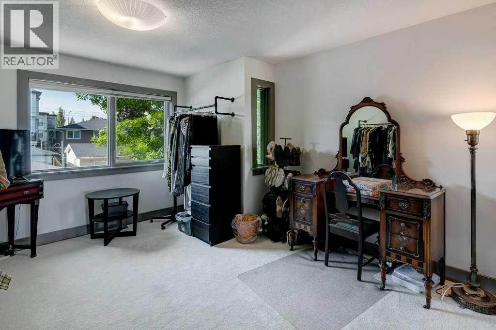 Single Family House for Sale in   Avenue SW Richmond Calgary 
